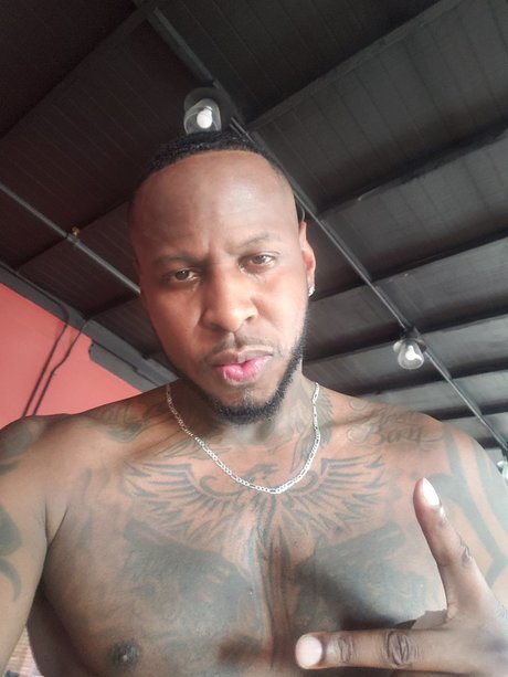 Foto desnuda filtrada de OnlyFans de Jon Jon