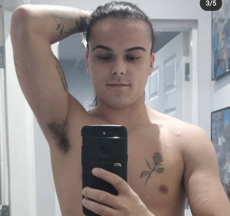 Foto desnuda filtrada de OnlyFans de Ross