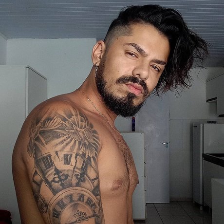 Foto desnuda filtrada de OnlyFans de Ray Minuzzi