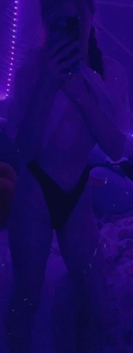 Foto desnuda filtrada de OnlyFans de Honeybee