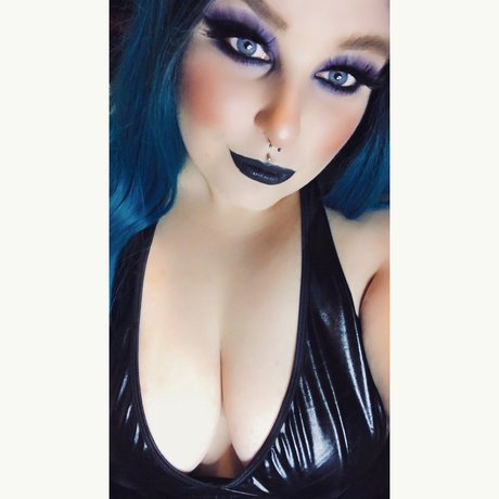 Raven The Haunted Btch