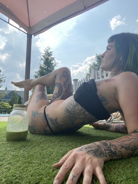 Foto desnuda filtrada de OnlyFans de P E A C H E