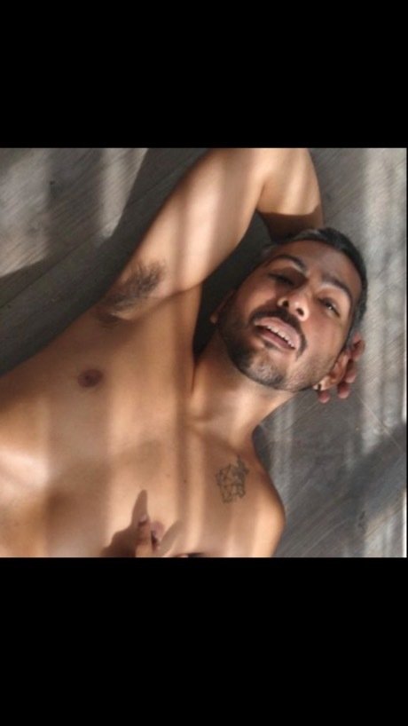 Foto desnuda filtrada de OnlyFans de Ojos Negros Piel Canela