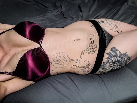 Foto desnuda filtrada de OnlyFans de Red