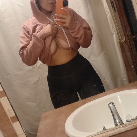 Foto desnuda filtrada de OnlyFans de Rebecca Salazar