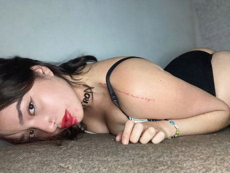 Foto desnuda filtrada de OnlyFans de Roslyn Shalala