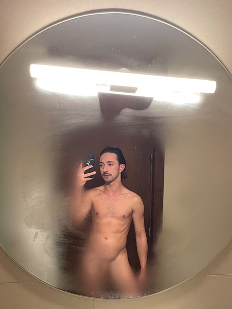 Foto desnuda filtrada de OnlyFans de Romeo  Bottom  Boy In The Mirror