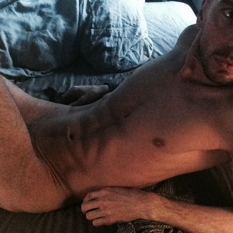 Foto desnuda filtrada de OnlyFans de Romantic Ampamp Kinky
