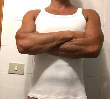Foto desnuda filtrada de OnlyFans de Romano Xl  