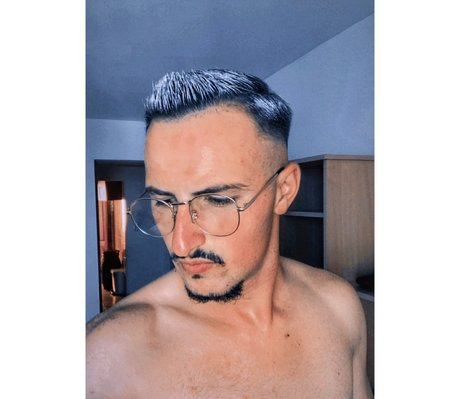 Foto desnuda filtrada de OnlyFans de Robert