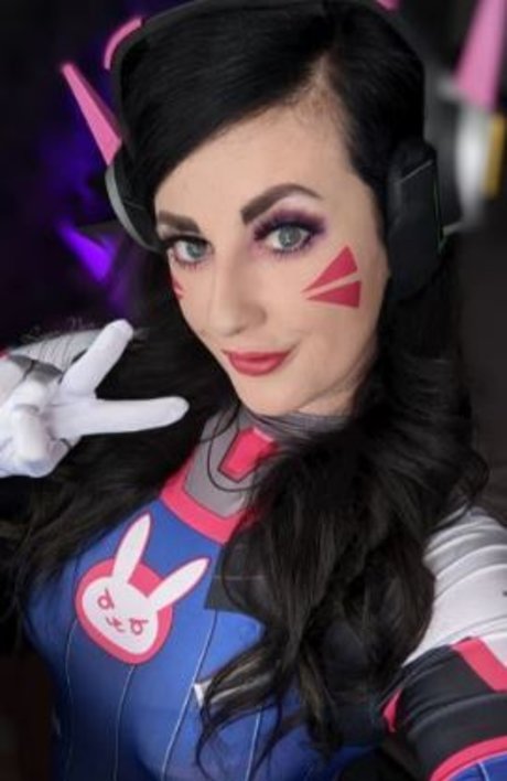 Kinky Cosplay Raven