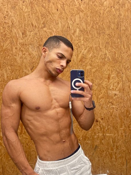 Foto desnuda filtrada de OnlyFans de Henrique Santos