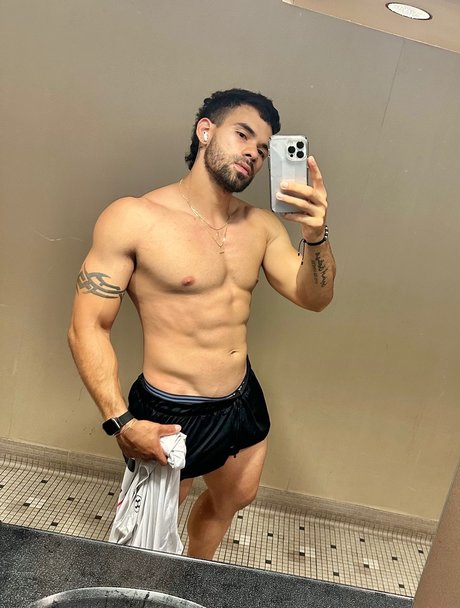Foto desnuda filtrada de OnlyFans de Rvelasquez