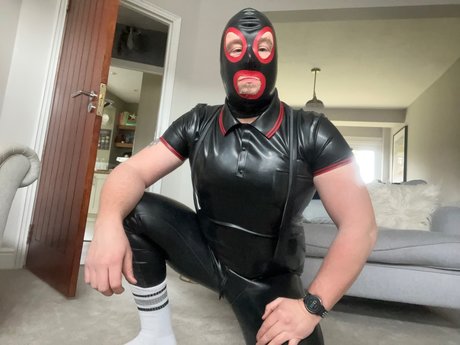 Foto desnuda filtrada de OnlyFans de Rubbergimp