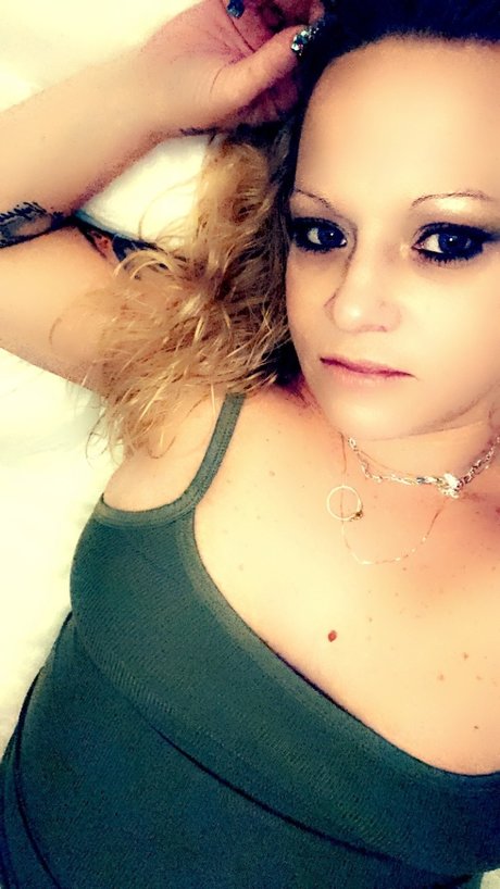 Foto desnuda filtrada de OnlyFans de Queen Bee