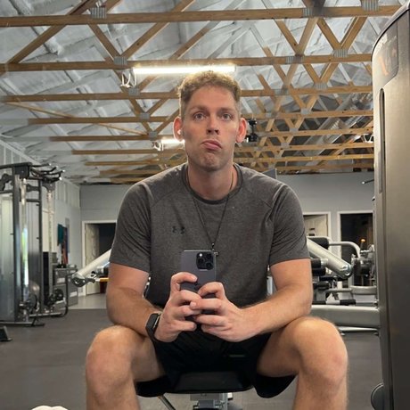 Foto desnuda filtrada de OnlyFans de Russell Counts