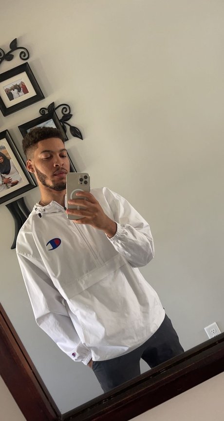 Foto desnuda filtrada de OnlyFans de Rowland Romeo