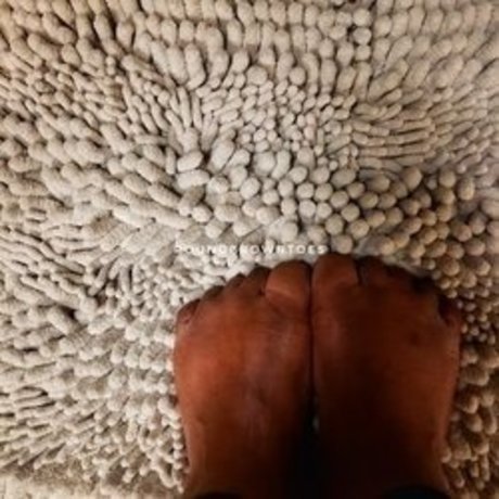 Foto desnuda filtrada de OnlyFans de Roundbrowntoes