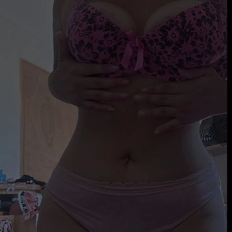 Foto desnuda filtrada de OnlyFans de Eros   