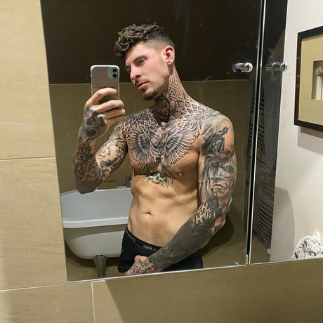 Foto desnuda filtrada de OnlyFans de Sam Chaloner