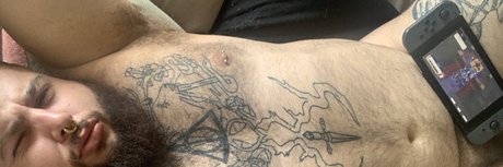Foto desnuda filtrada de OnlyFans de Saint Dionysos