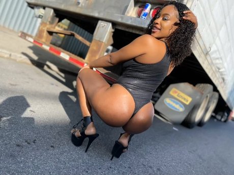Foto desnuda filtrada de OnlyFans de Nayla Mcknight Your Favcontentcreator