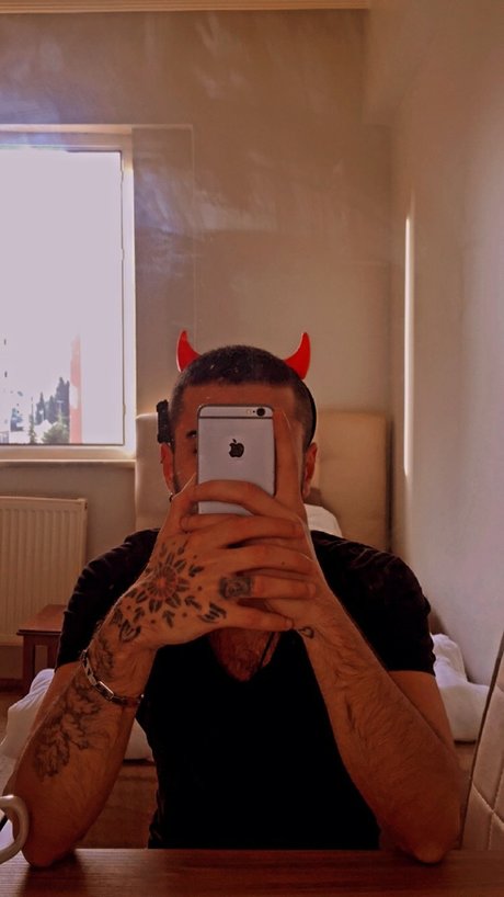 Foto desnuda filtrada de OnlyFans de Ahin