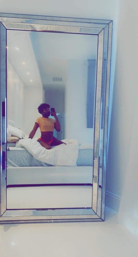 Foto desnuda filtrada de OnlyFans de Safarihunter