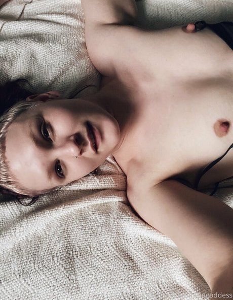 Foto desnuda filtrada de OnlyFans de Eeemmmthegoddess