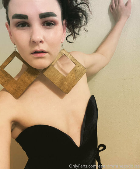 Foto desnuda filtrada de OnlyFans de Eeemmmthegoddess
