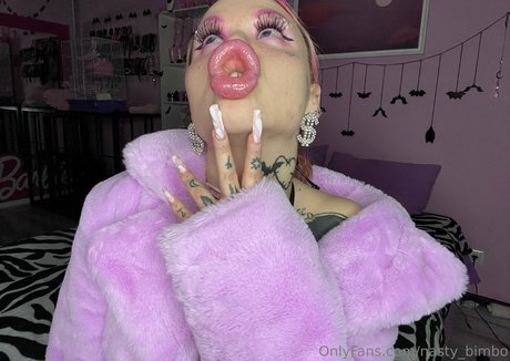 Nasty_bimbo