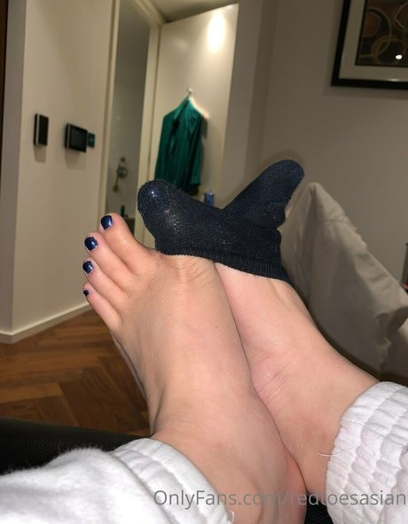 Foto desnuda filtrada de OnlyFans de Redtoesasian