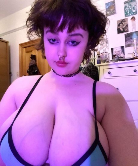 Foto desnuda filtrada de OnlyFans de Milabloomoo
