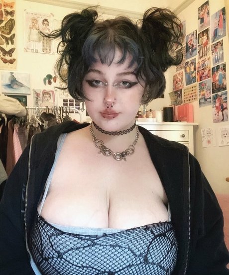 Foto desnuda filtrada de OnlyFans de Milabloomoo