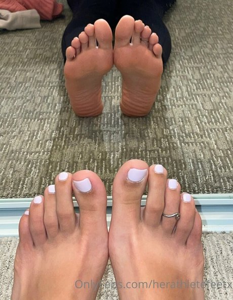 Foto desnuda filtrada de OnlyFans de Herathletefeetxo