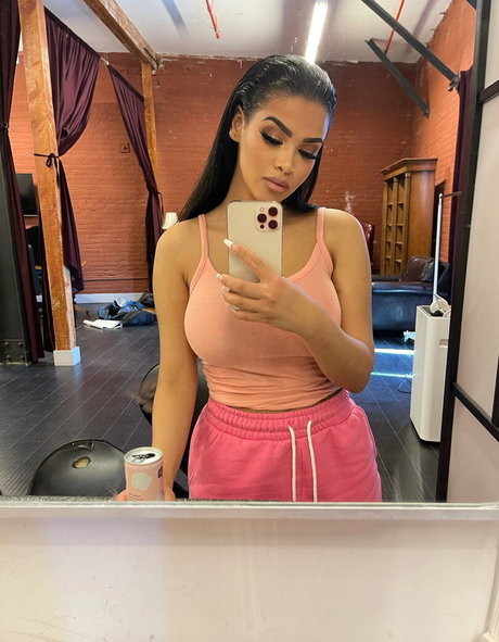 Sheismichaela