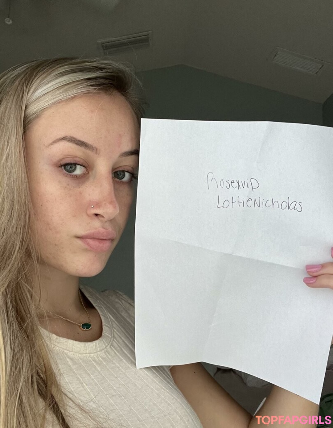 Foto desnuda filtrada de OnlyFans de Yourgirlfriendrose #3 Foto desnuda filtrada de OnlyFans de Yourgirlfriendrose #3