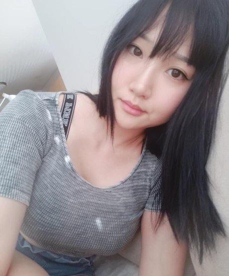 Foto desnuda filtrada de OnlyFans de Aria Saki