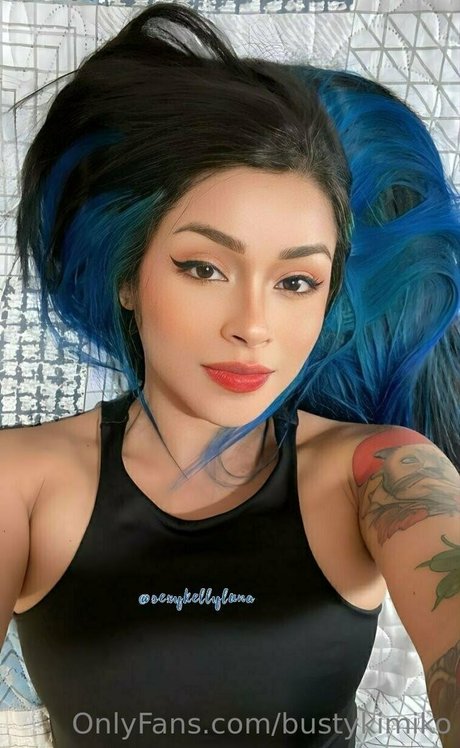 Foto desnuda filtrada de OnlyFans de Bustykimiko