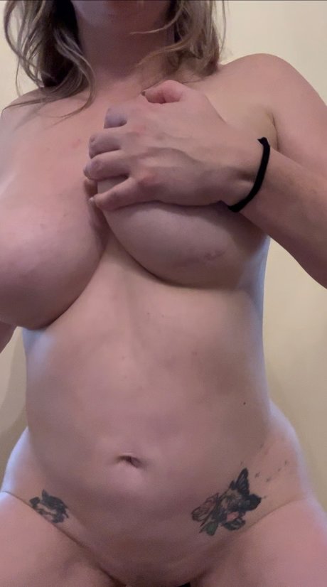 Foto desnuda filtrada de OnlyFans de Satin Silk