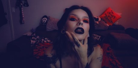 Foto desnuda filtrada de OnlyFans de Satan