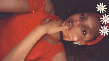 Foto desnuda filtrada de OnlyFans de Latyla Ampamp Eli
