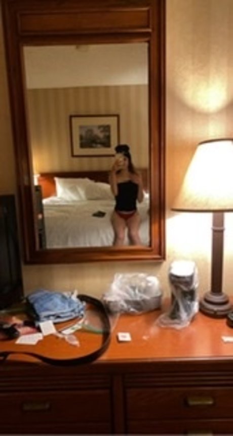 Foto desnuda filtrada de OnlyFans de Stella Virgin 