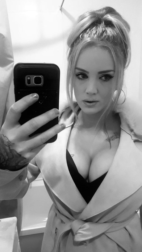 Sexy Sarah