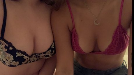 Foto desnuda filtrada de OnlyFans de Yessica And Sara