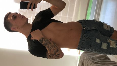 Foto desnuda filtrada de OnlyFans de Santi Becker