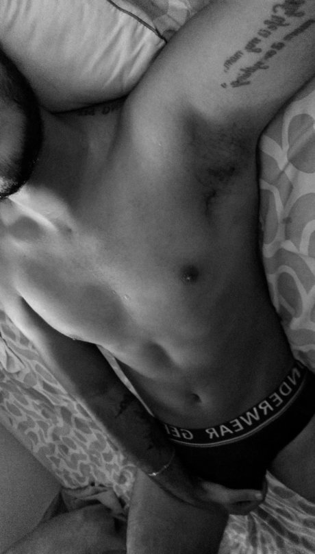 Foto desnuda filtrada de OnlyFans de Santiago Ramn Chaux