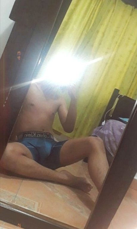Foto desnuda filtrada de OnlyFans de Santiago