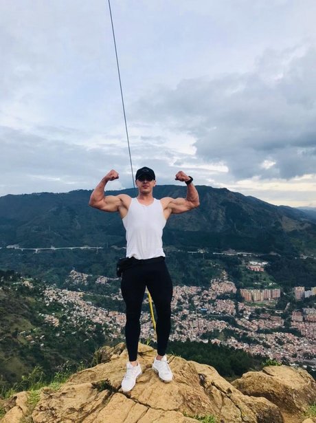 Foto desnuda filtrada de OnlyFans de Santi Asthetic