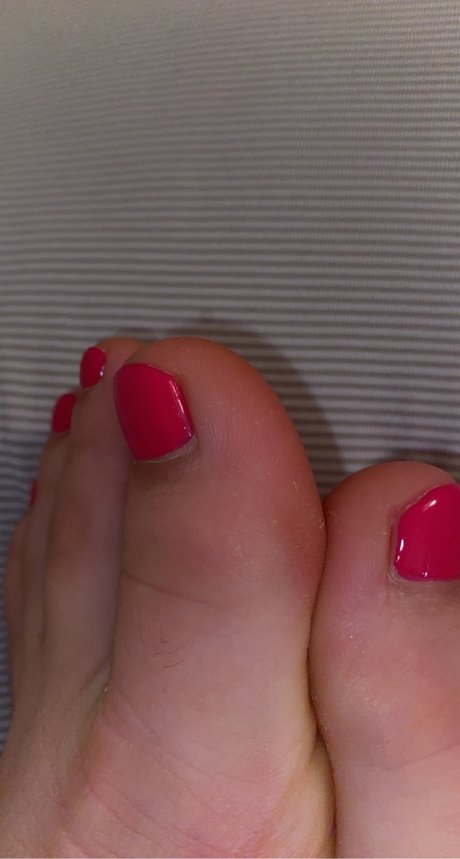Foto desnuda filtrada de OnlyFans de Piggies On The Market